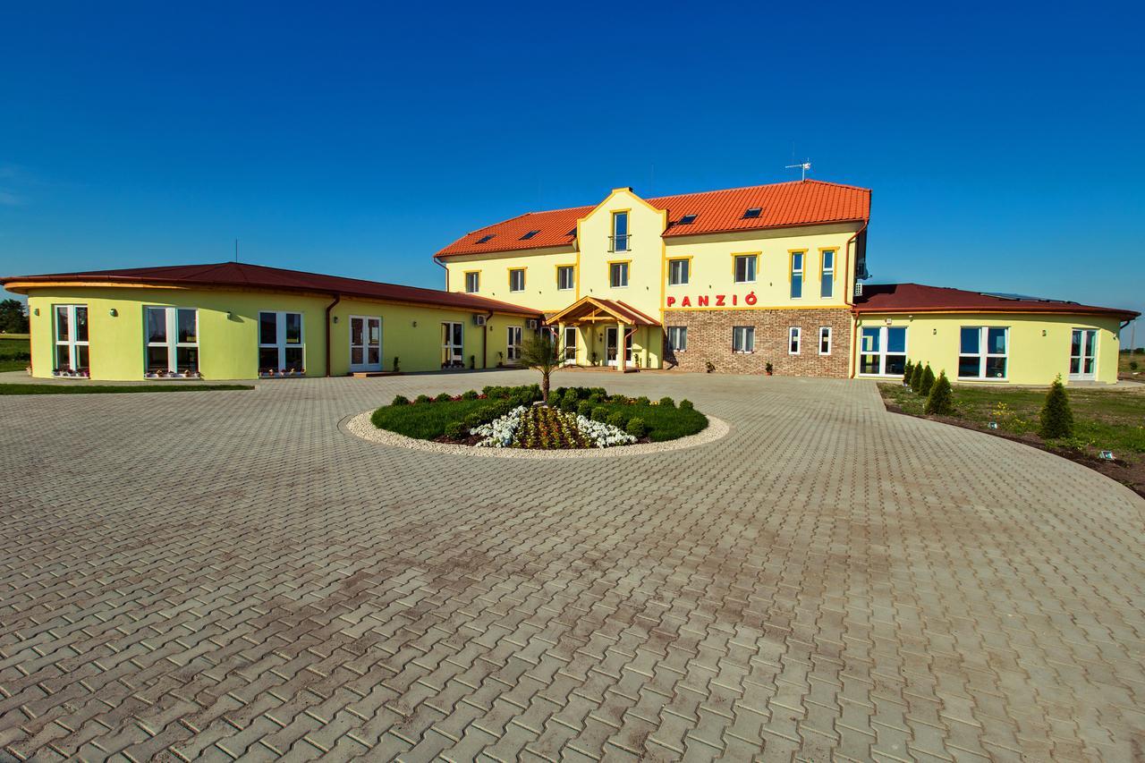 Kentaur Lovaspanzió Hódmezővásárhely Exterior foto